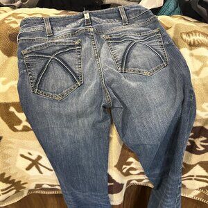 This is a duplicate listing that won't let me delete --- please don't offer.